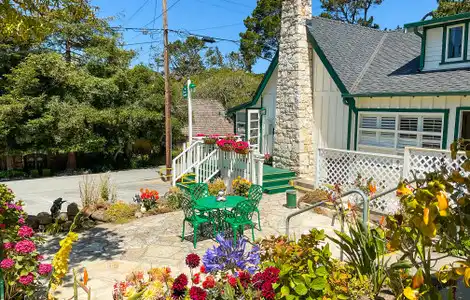 Carmel Green Lantern Inn Enhances Ocean Views, Elevating Beach Rentals in Carmel-by-the-Sea, CA